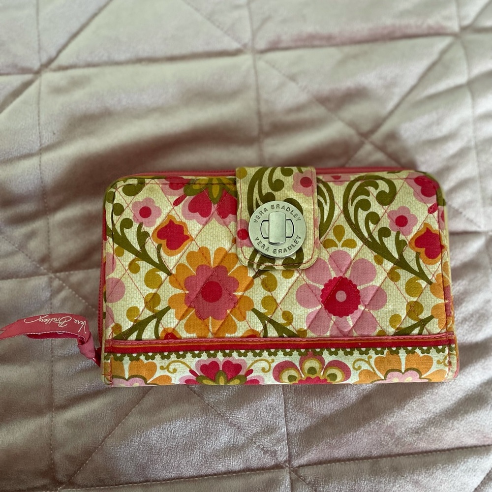 vera bradley floral wallet🌸🌷🌼